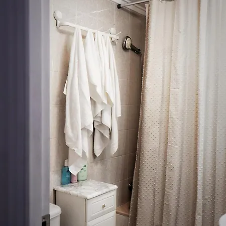 With Pool, Near The 公寓 *