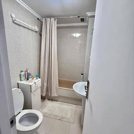 With Pool, Near The 公寓 *